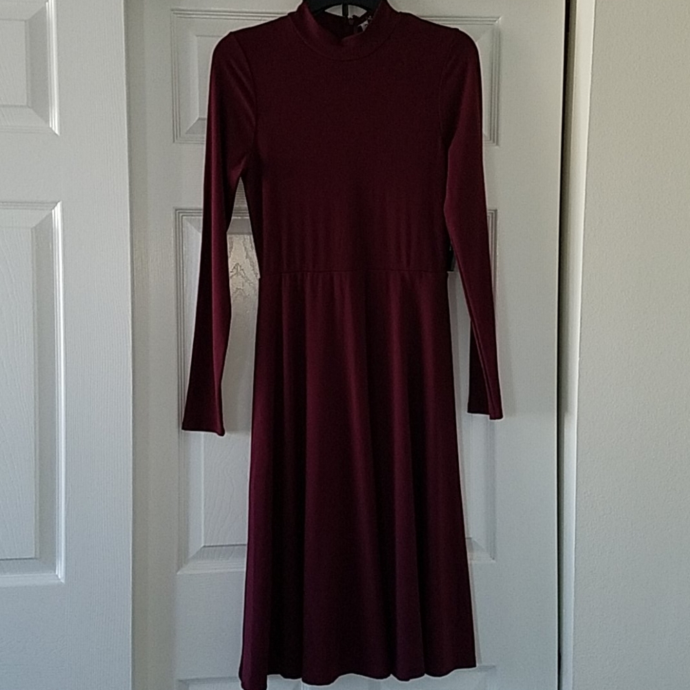 Lulu's, never worn, turtle neck, maroon dress